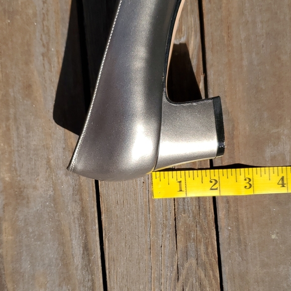 Salvatore Ferragamo Pumps.  Size 9. EUC. Gold Silver. Made in Italy - Picture 11 of 15